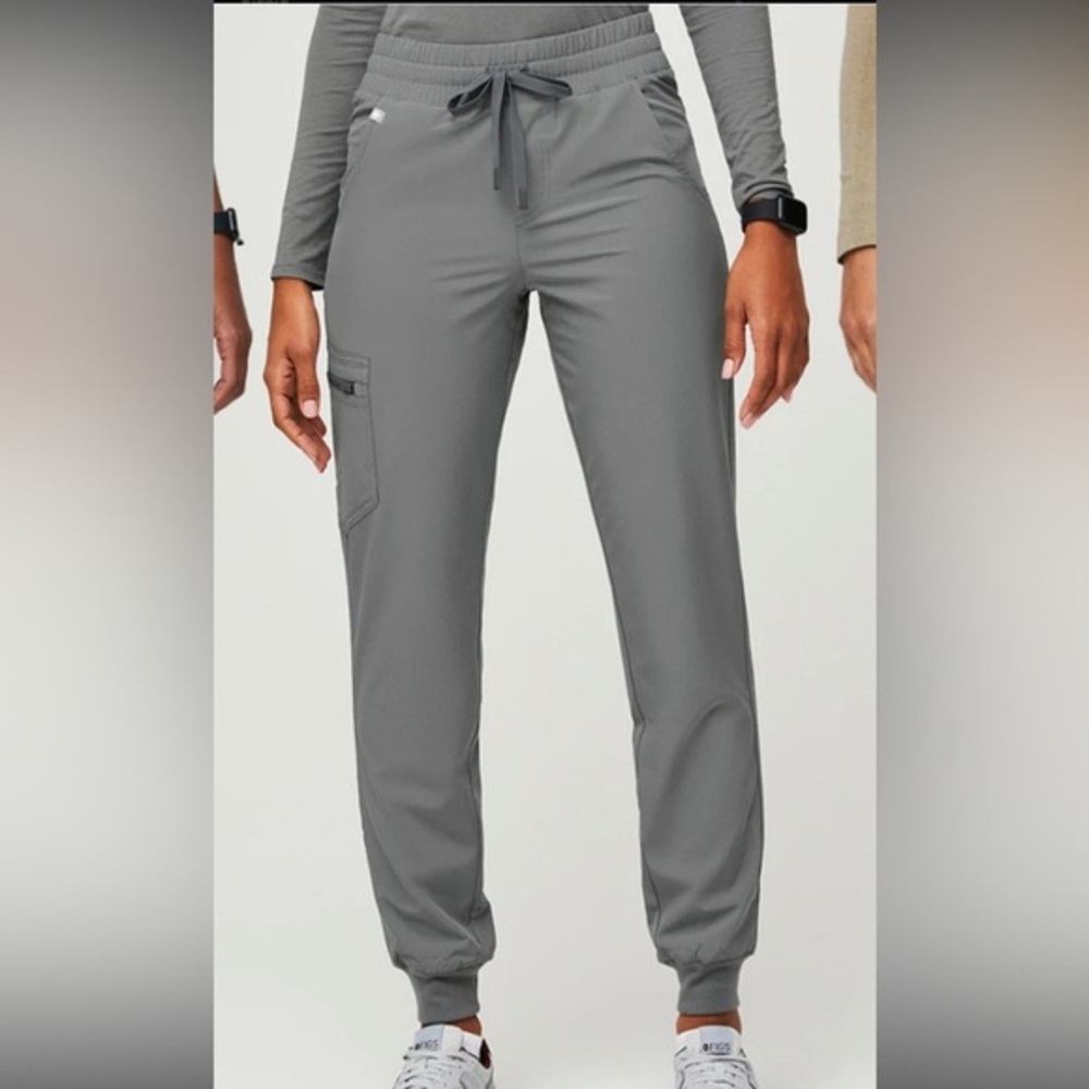 FIGS Jogger Scrub Pant in Gray